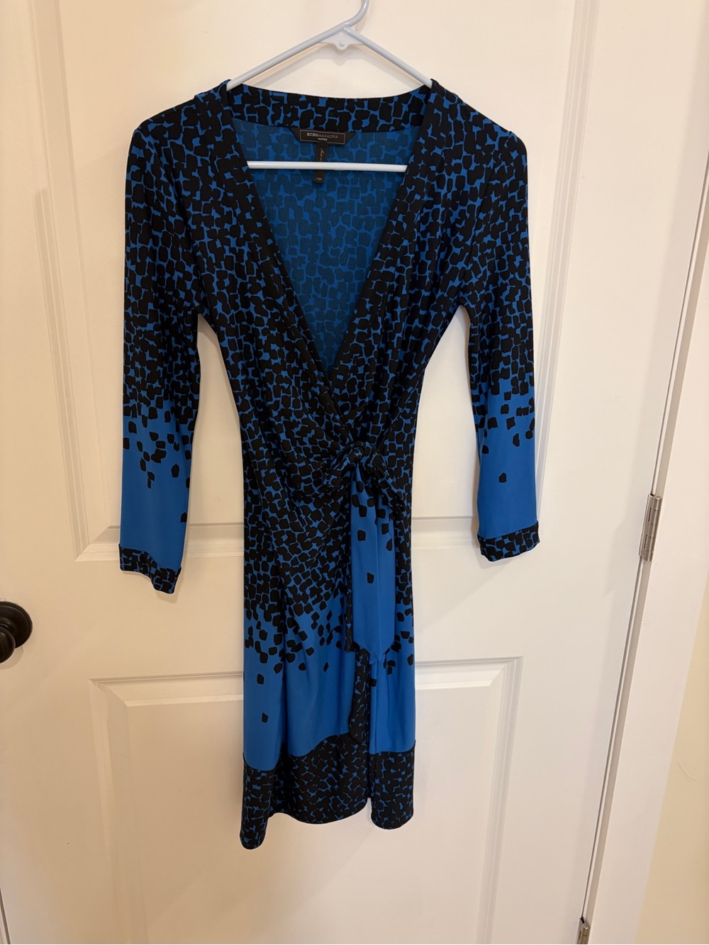 BCBGMAXAZRIA Petites XSP Blue Black Printed Wrap Dress